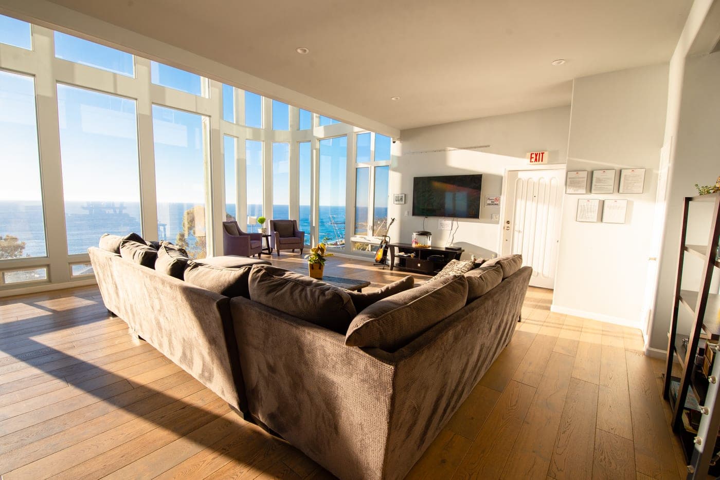 A communal lounge at Laguna View Detox, where group sessions are held